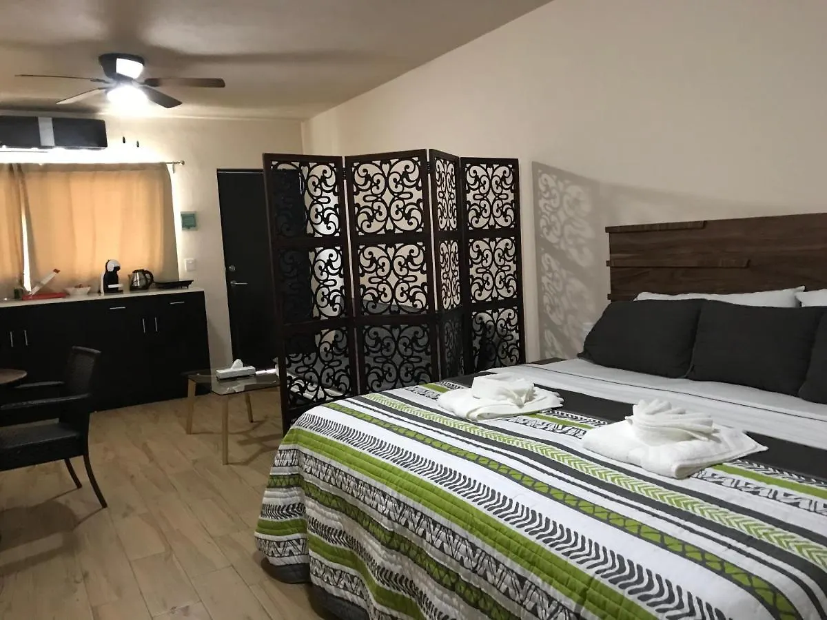 Suites Fenicia Playa del Carmen 0*,